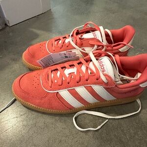 New NWT Adidas court sneakers size 9
